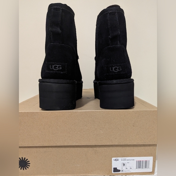 UGG Classic Mini Platform Booties Black Size 9 NEW NWB - Picture 3 of 5